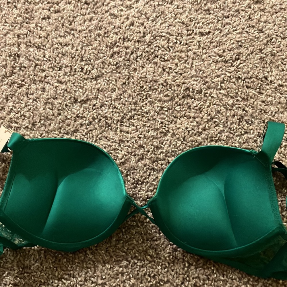 Victoria’s Secret bombshell plunge bra - Picture 10 of 10